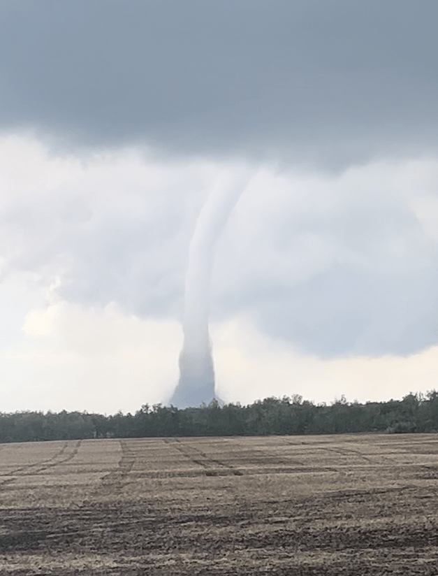 Sylvan resident spots possible tornado near Camrose