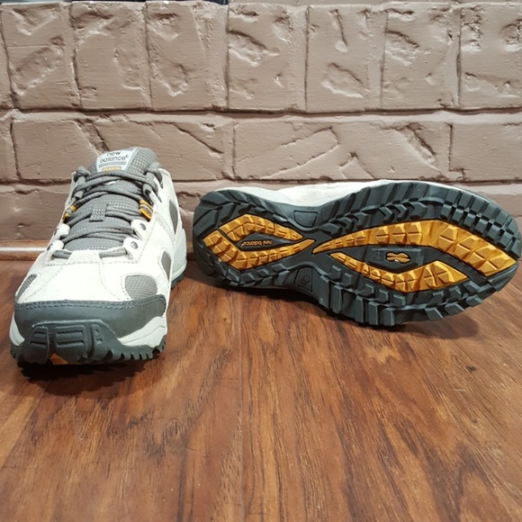 New Balance Shoes Mens New Balance 642 Abzorb Walking Shoes 85 Poshmark