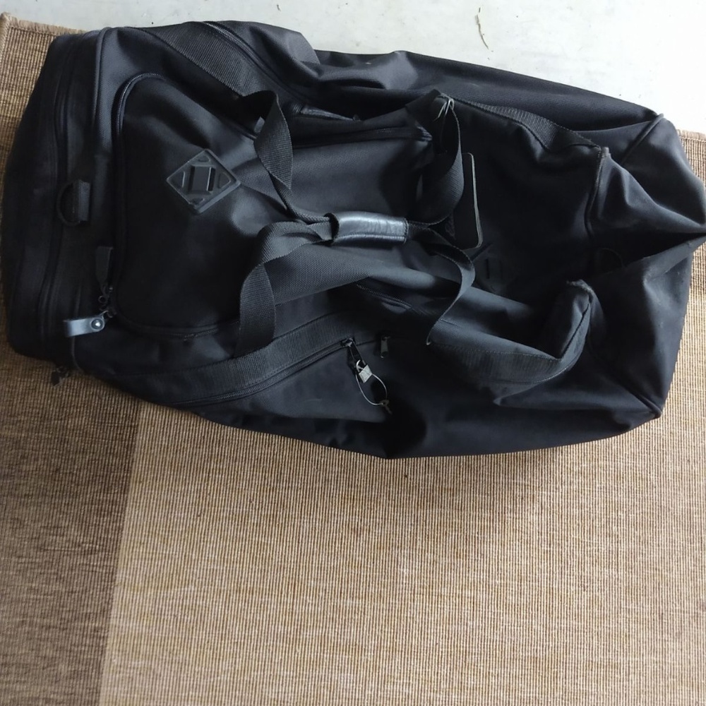 Luxury Xl Eddie Bauer Rolling Duffel Bag Gem