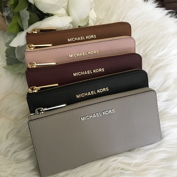 Michael Kors Bags Michael Kors Jet Set Lg Three Quarter Zip Wallet