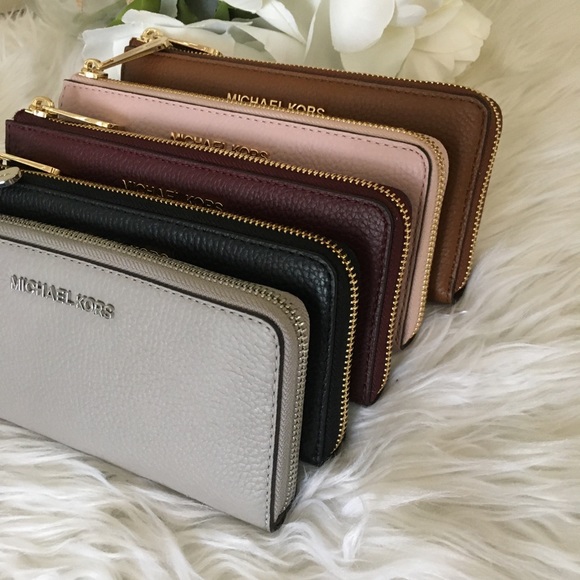 Michael Kors Bags Michael Kors Jet Set Lg Three Quarter Zip Wallet