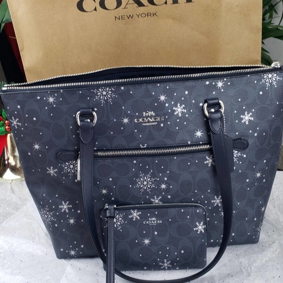 Coach Other Nwt Coach Gallery Snowflake Tote Wristlet Poshmark