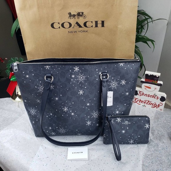 Coach Other Nwt Coach Gallery Snowflake Tote Wristlet Poshmark
