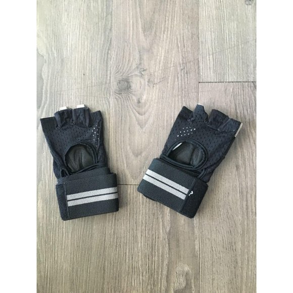 Simari Fitness Gear Other Black Fitness Workout Gloves Poshmark Simari Fitness Gear Other Black Fitness Workout Gloves Poshmark