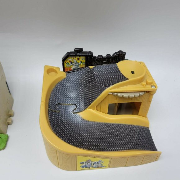 Hasbro Toys Shrek 2 Secret Potion Lab Swamp Playset Mini Figures