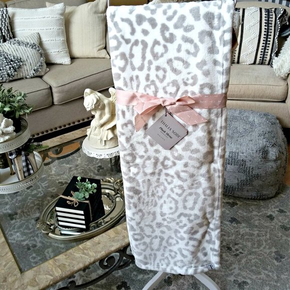 Thalia Sodi Bedding Nwt So Pretty Animal Print Plush Throw Oh My