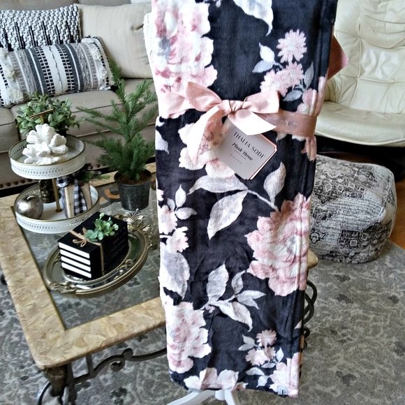 Thalia Sodi Bedding New Exquisite Shabby Cottage Floral Plush Throw