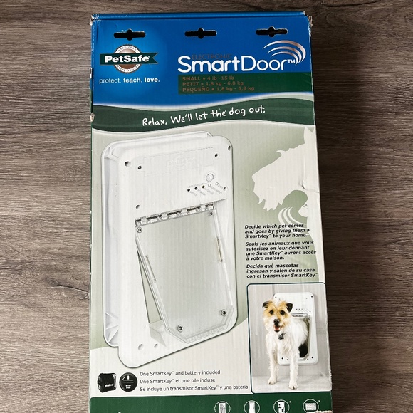 PetSafe Small Pets Petsafe Electronic Smartdoor For Small Dogs 4 Lb