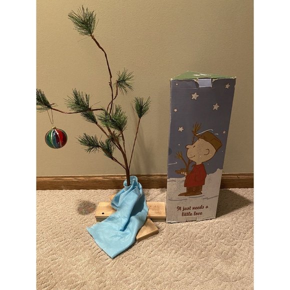 Productworks Exclusive 2023 24-Inch Charlie Brown Christmas Tree With Linuss Blanket Holiday DéCor ProductWorks Holiday The Original Charlie Brown Musical 24