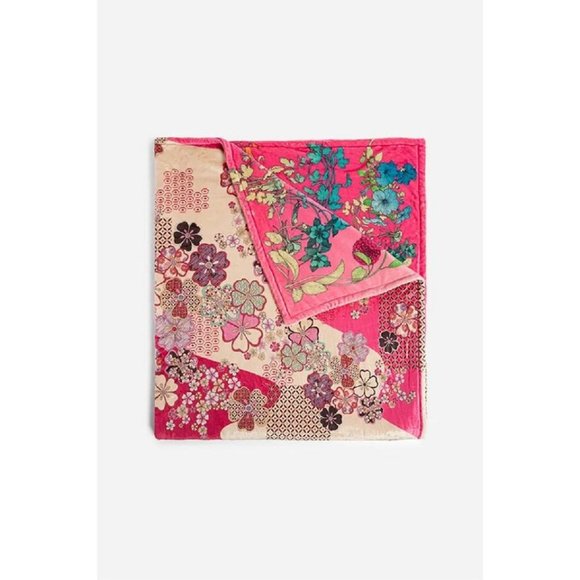 Johnny Was Bedding Johnny Was Floral Yama Garden Cozy Blanket