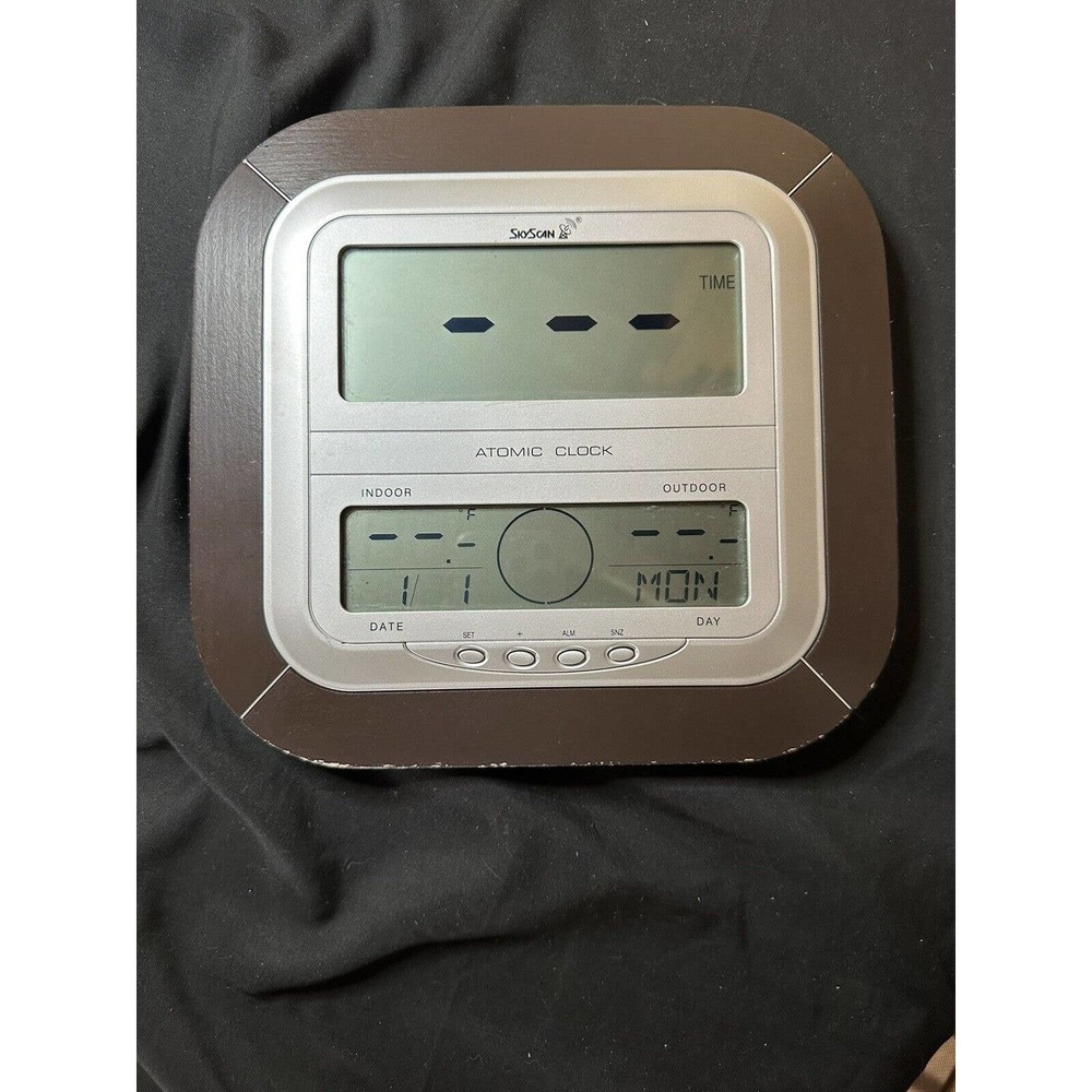Vintage Brown Color Skyscan Atomic Wall Clock Model 8… Gem