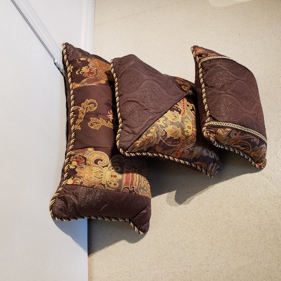 Ritz Carlton Resorts Accents 3 Deluxe Decorative Ritz Carlton Gold Series Throw Pillows 2