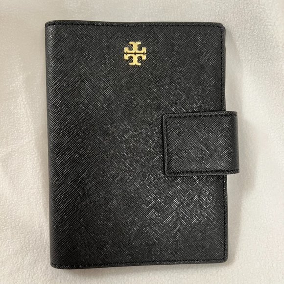 Tory Burch Bags Tory Burch Nwt Emerson Snap Passport Holder Or