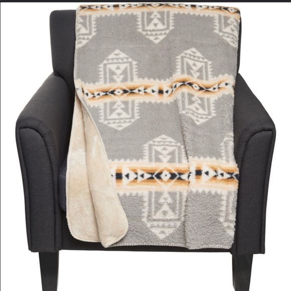 Pendleton Bedding Nwtpendleton Crossroads Aztec Sherpa Throw Poshmark