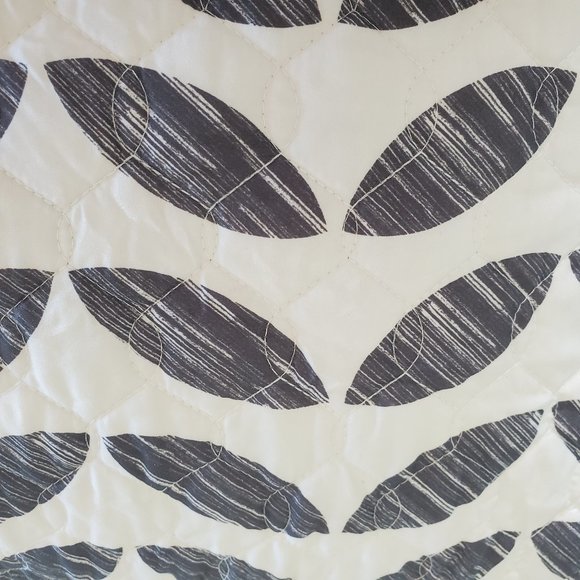 The Big One Bedding King Quilt With King Size Shams Poshmark