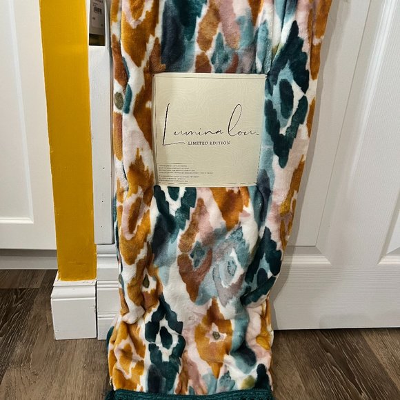 Lumina Lou Bedding Soft Cozy Blanket Nwt Poshmark