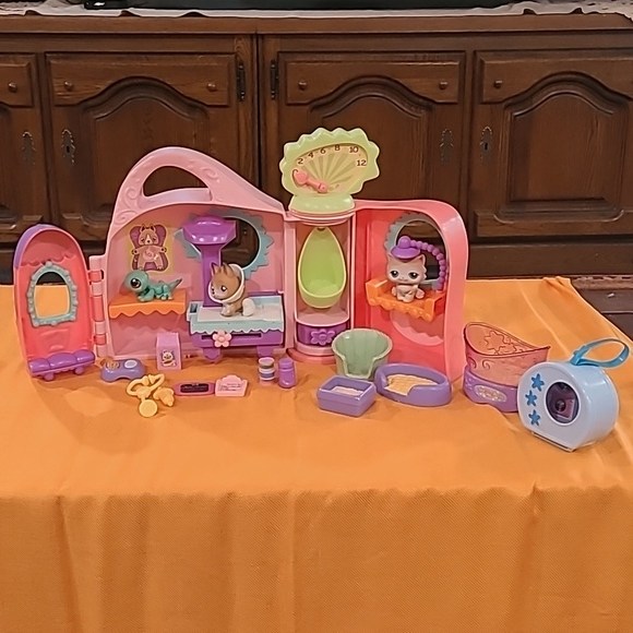 Littlest Pet Shop Toys Littlest Pet Shop Get Better Center Vet