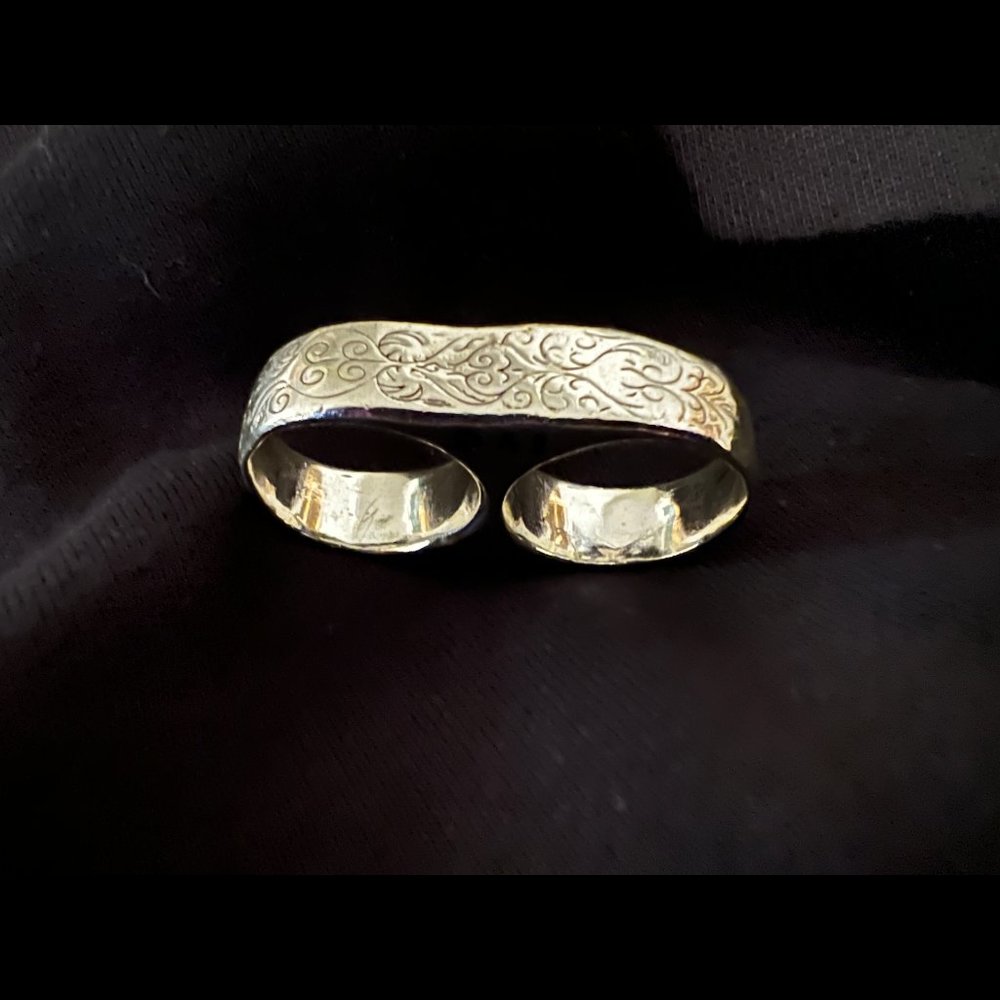 Digby & Iona Black Spot Two Finger Oxidized Sterl… Gem