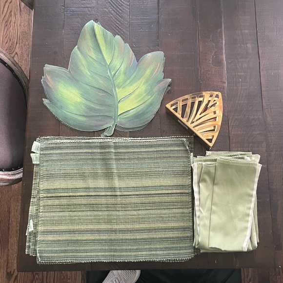 Pier 1 Dining 8 Green Placemats And Napkins 4 Leaf Placemats Gold
