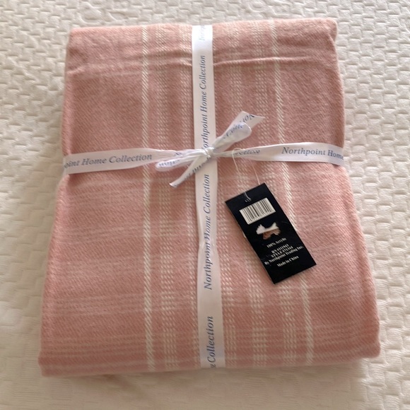 Monte Carlo Accents Nwt Monte Carlonorthpoint Home Collection