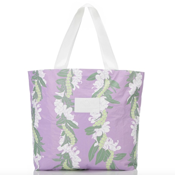 ALOHA Collection Bags Iso Aloha Collection Day Tripper In Kauai Mokihana 22 Poshmark