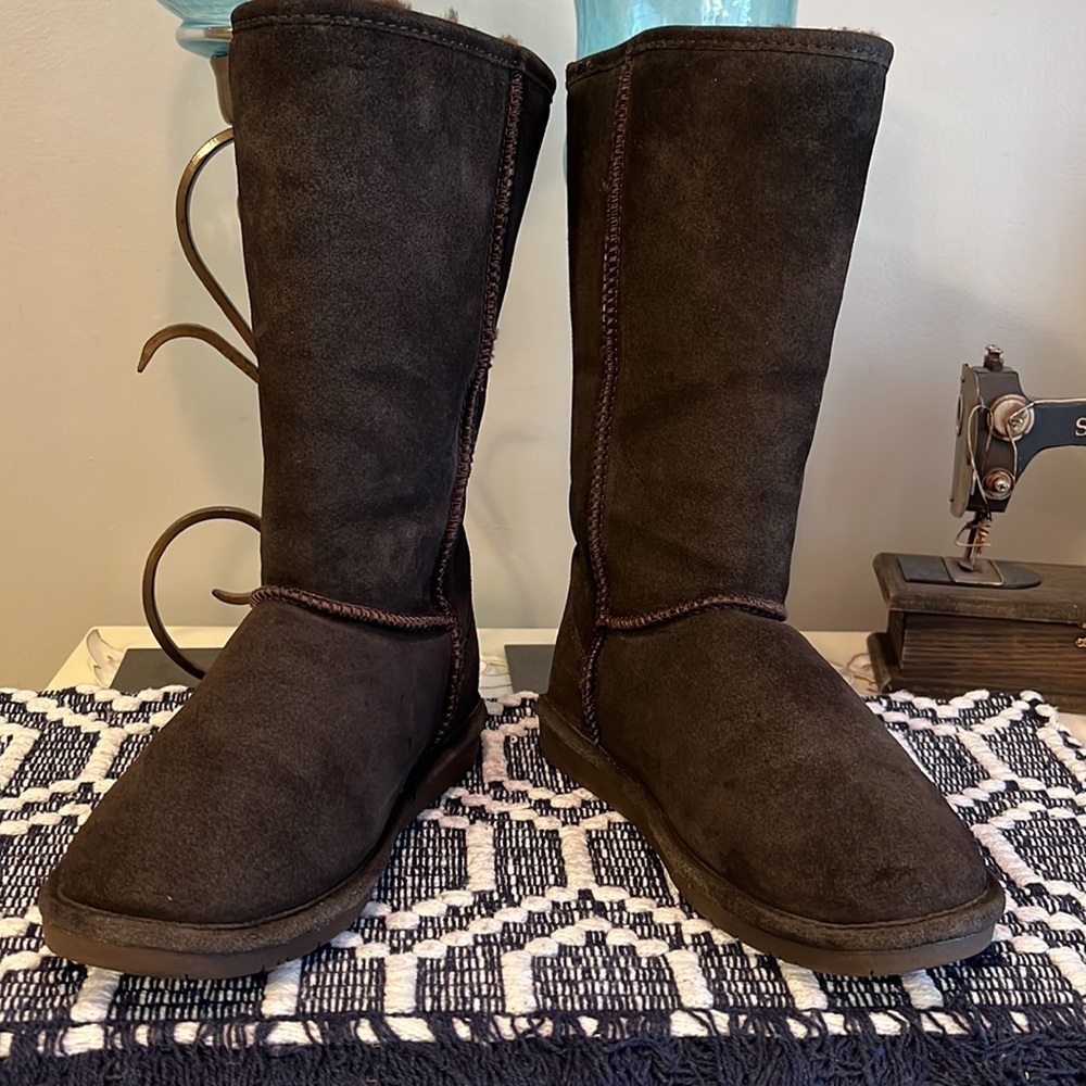 Bearpaw Chocolate Brown Emma Boots Gem
