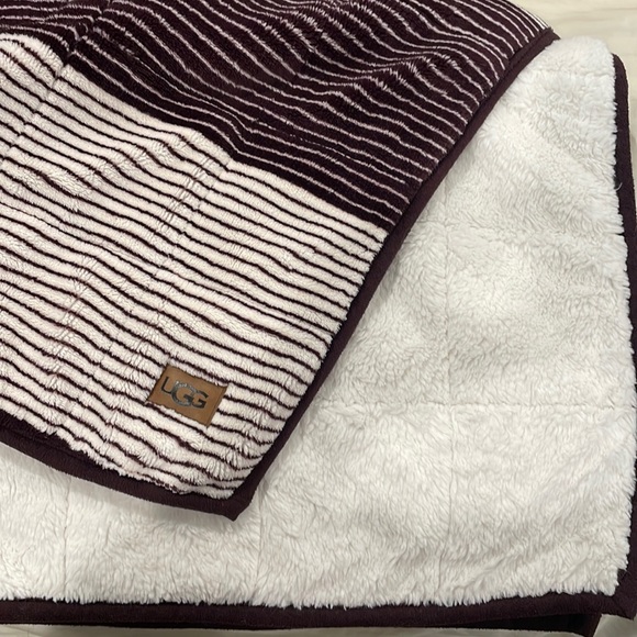 UGG Bedding Ugg Striped Reversible Serene 2lbs Weighted Blanket