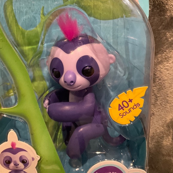 WowWee Fingerling purple Baby Sloth Marge Toys Fingerlings Baby