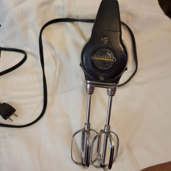 Universal Kitchen Vintage Universal Mixabeater Electric Hand Mixer