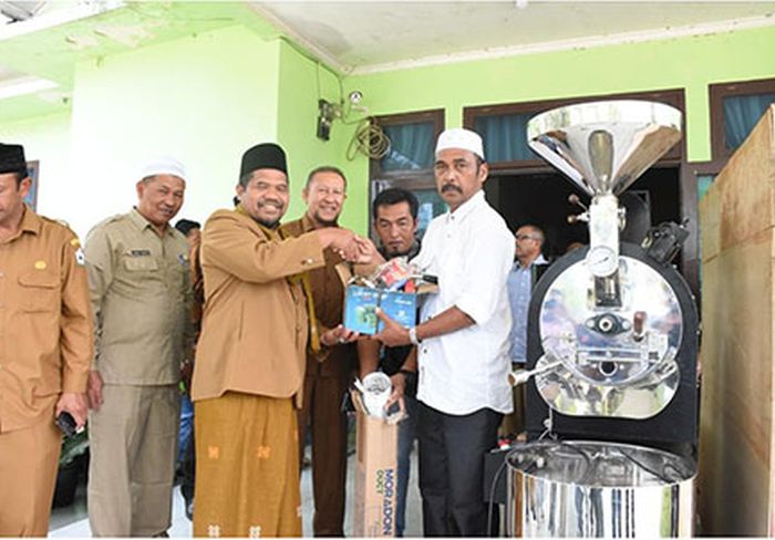 Plt Bupati Bener Meriah Serahkan Bantuan Pinjam Pakai Mesin Pengolah Kopi » DIALEKSIS