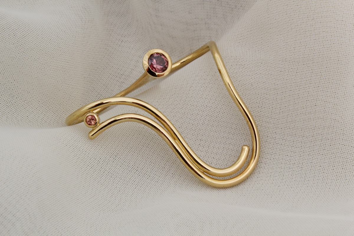 Brown student wins international jewellery award The Dialog
