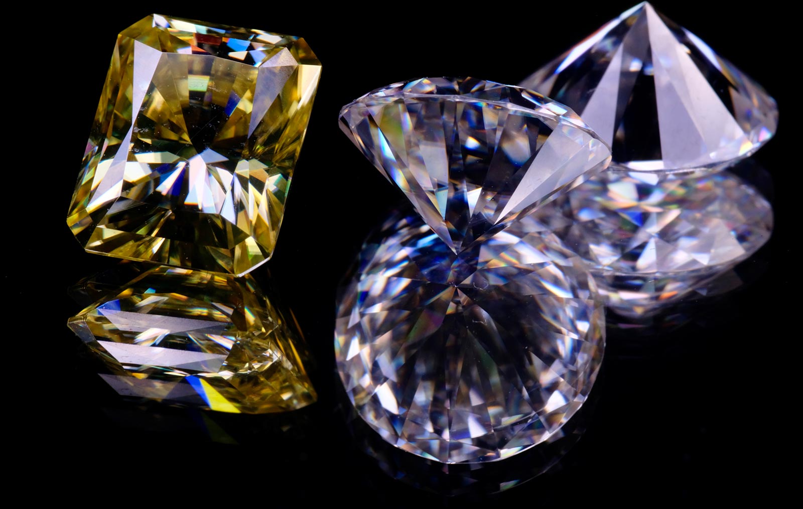 Diamond Dynasty Firstclass gemstones with certificate.