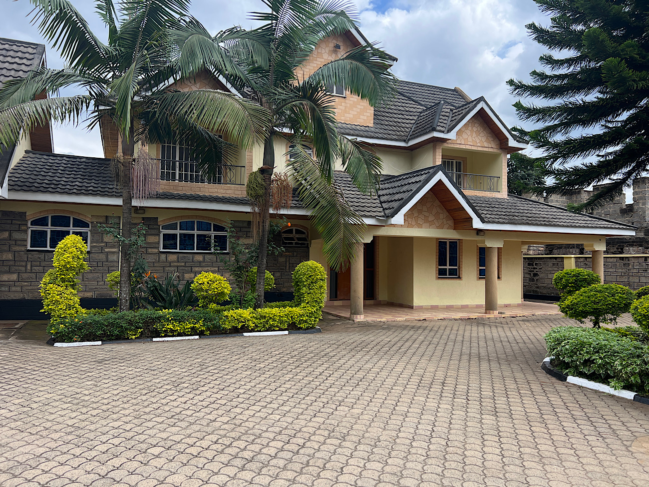 5 bedroom house for rent in Karen Diamond City Villas