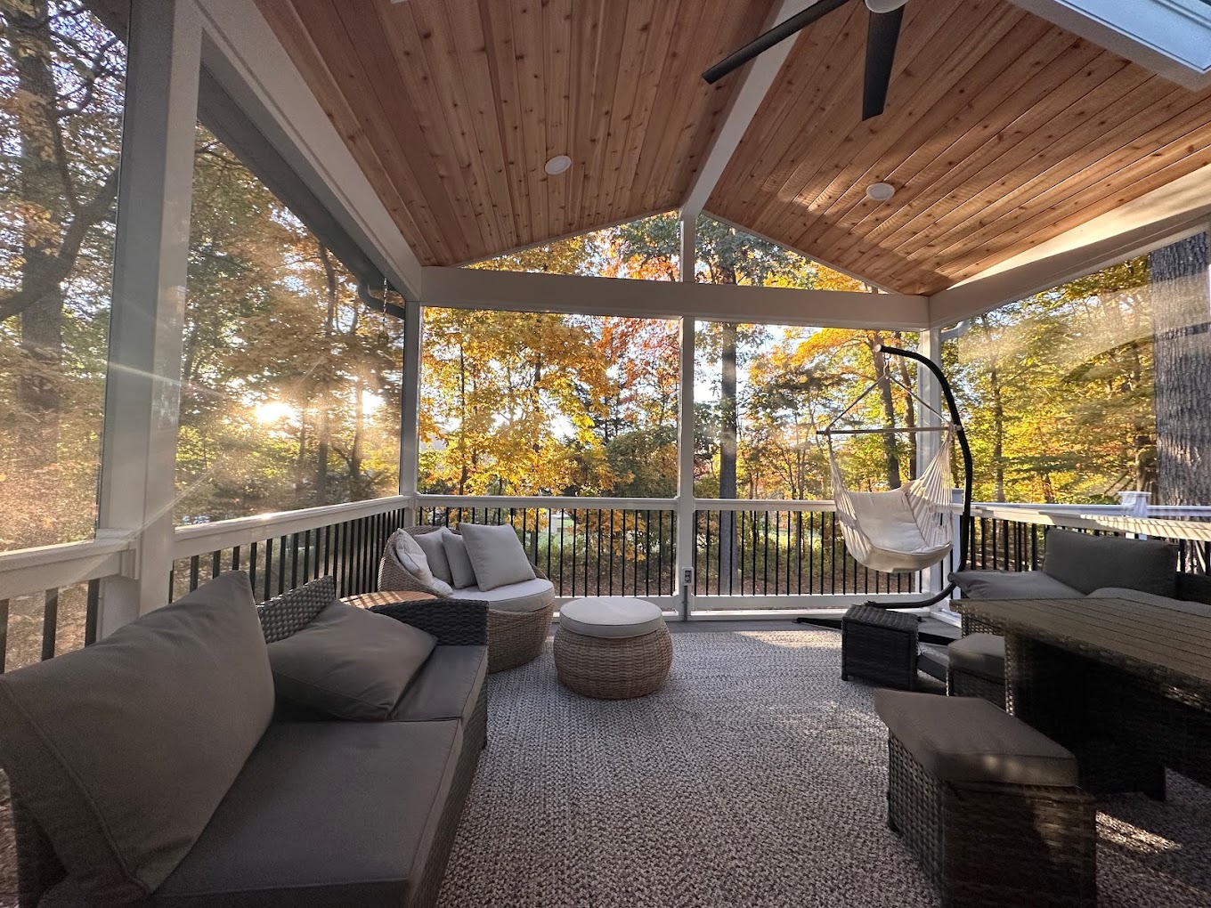 The Benefits of a ScreenedIn Porch for Entertaining Guests