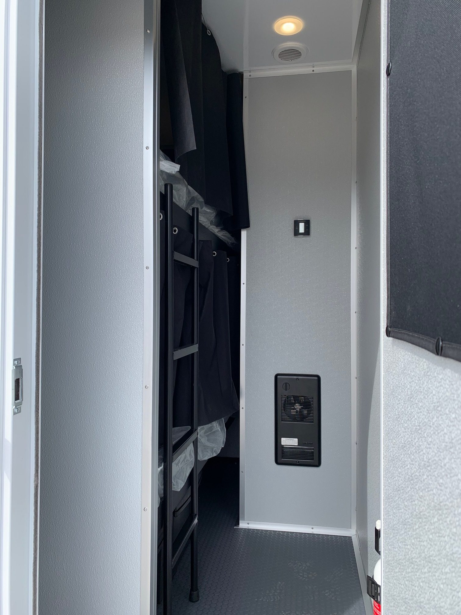 Trailer with Bunk Beds Diamond Provides