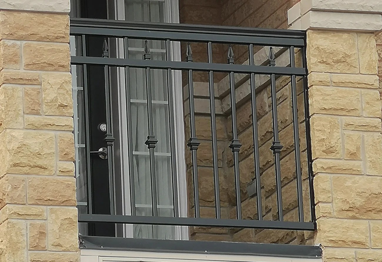 R15 Aluminum Railing Juliette Balcony in Vaughan by Diamond Railing