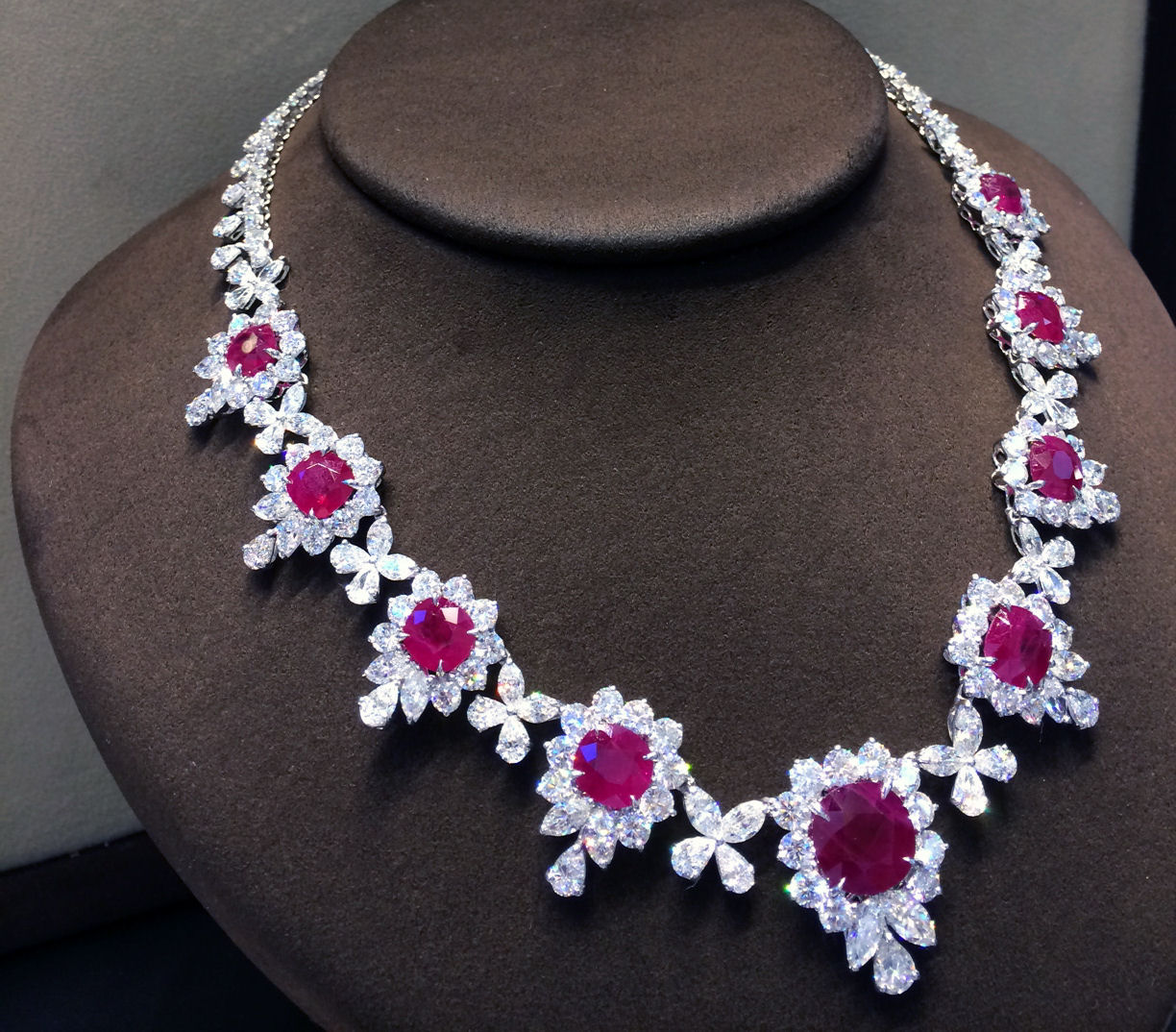 FASHIONABLE GRS CERTIFIED RUBY NECKLACE 9 CERTIFIED NATURAL 10.37CT