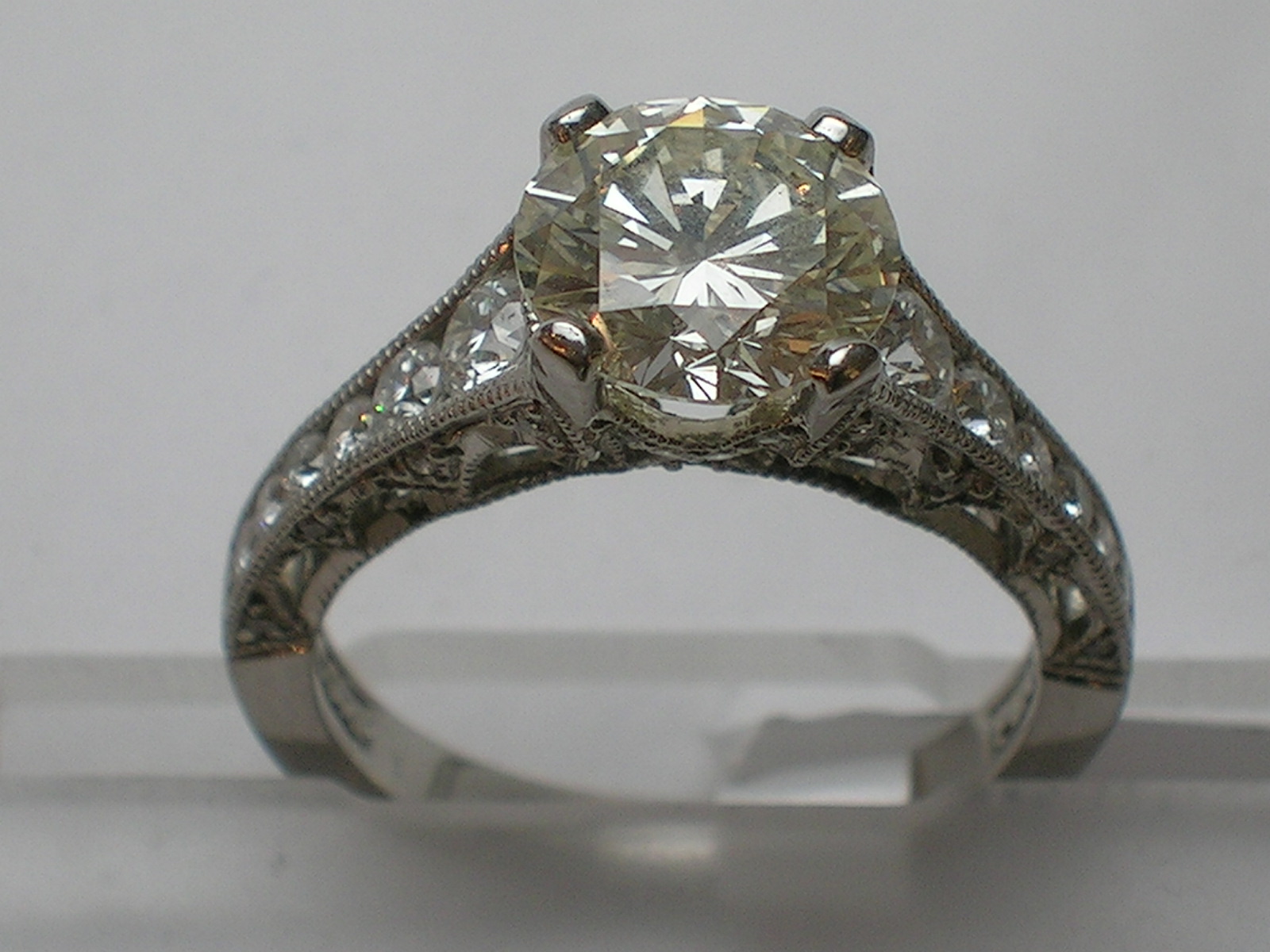 Platinum Estate Ring With One 2.14Ct Round M Vs2 Diamond And 36=0.56Tw