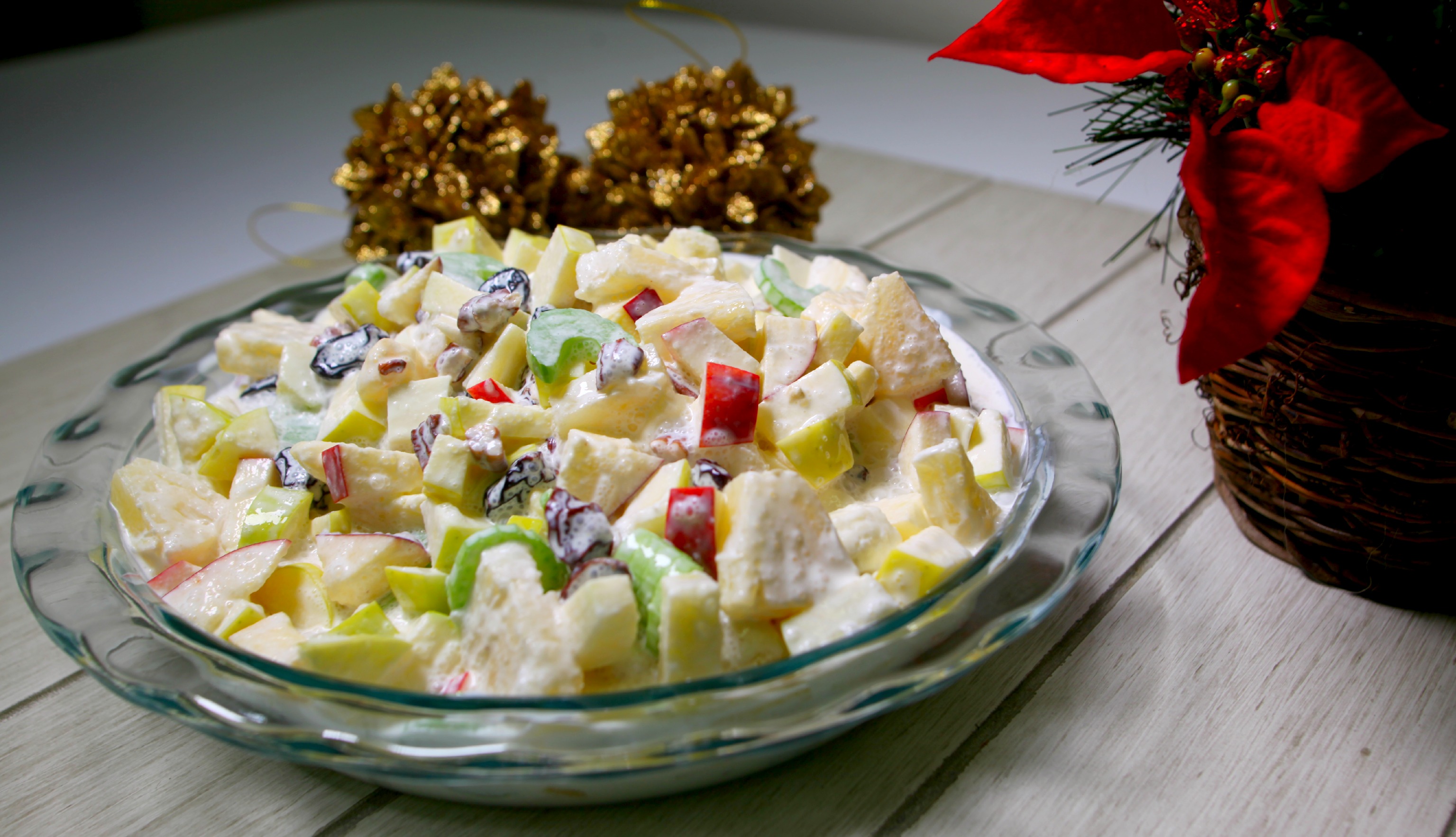 Aprende como los catrachos preparan una ensalada de frutas navideña