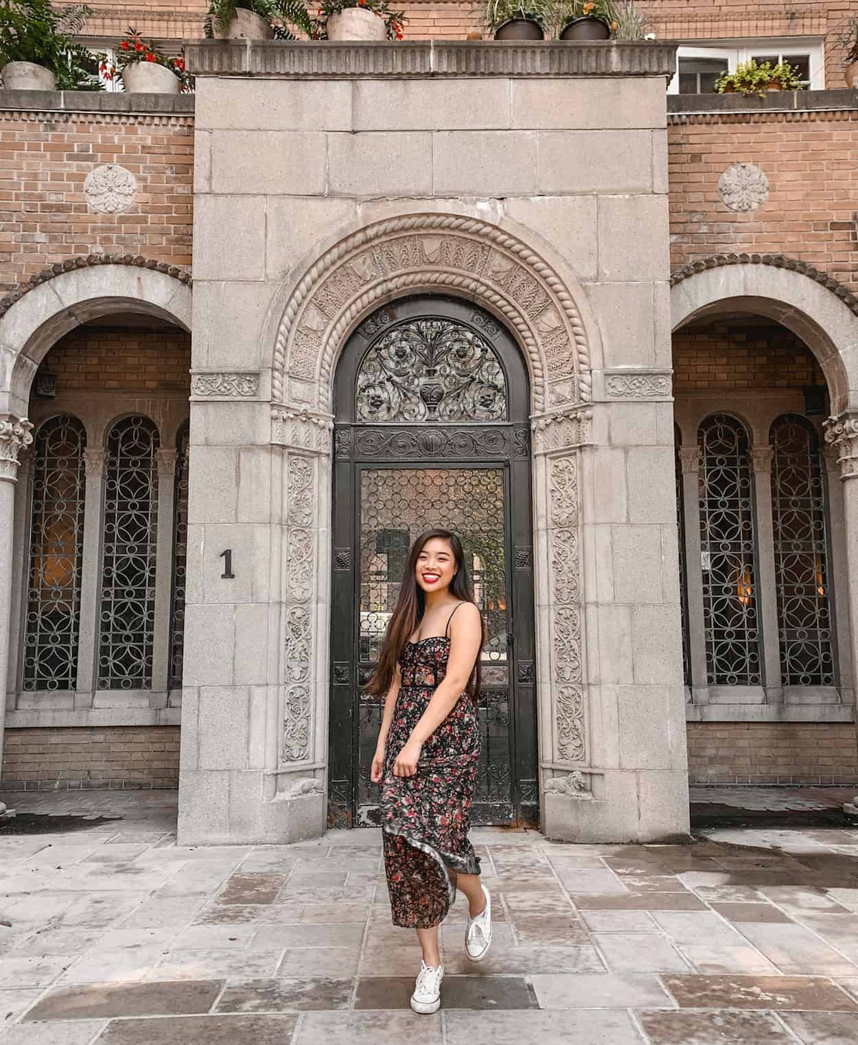 7 Best Clothing Rental Companies in Canada (Dresses & More)