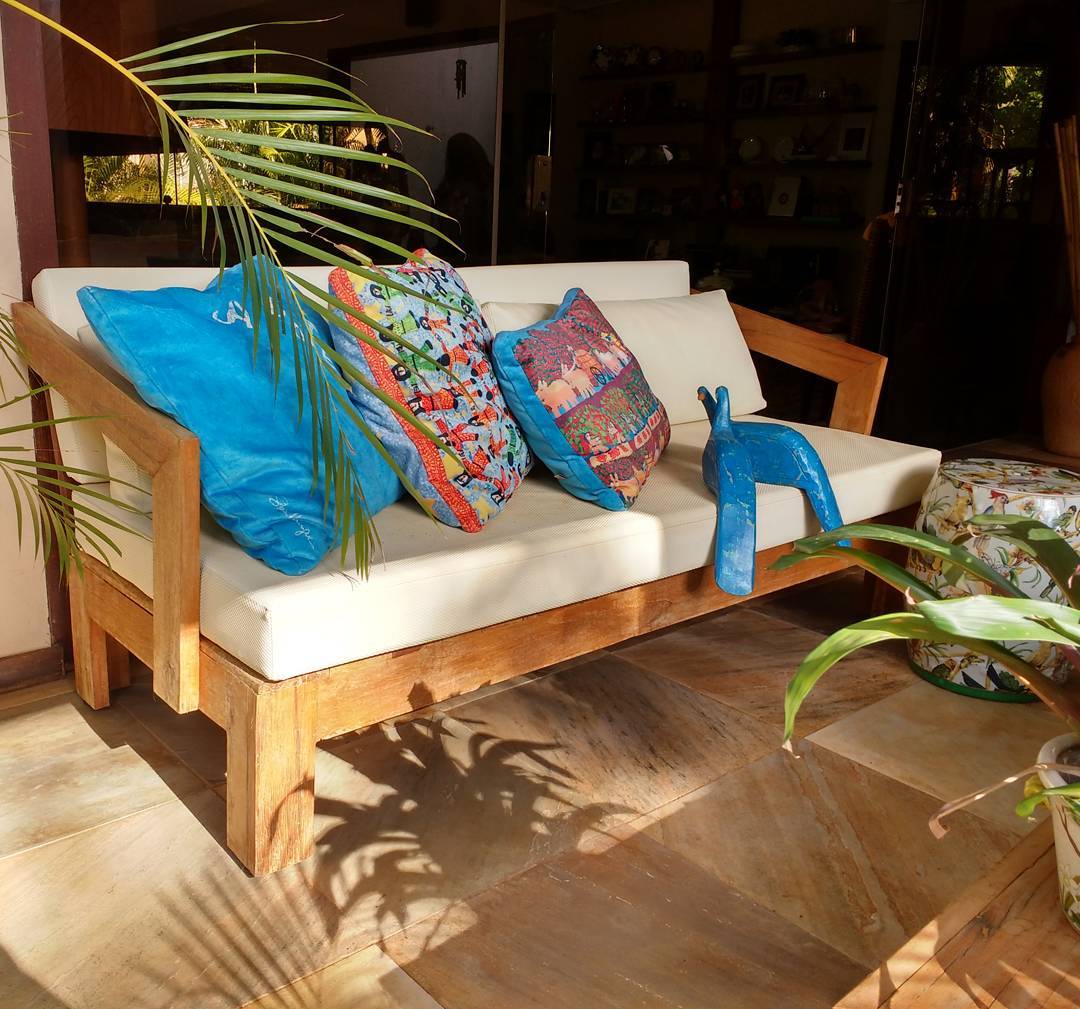 Details 48 sofá de madeira com almofadas soltas Abzlocal.mx