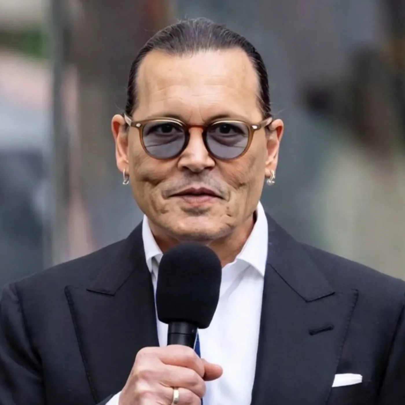 “Genius or disaster?” — Johnny Depp officially embodies Ebenezer