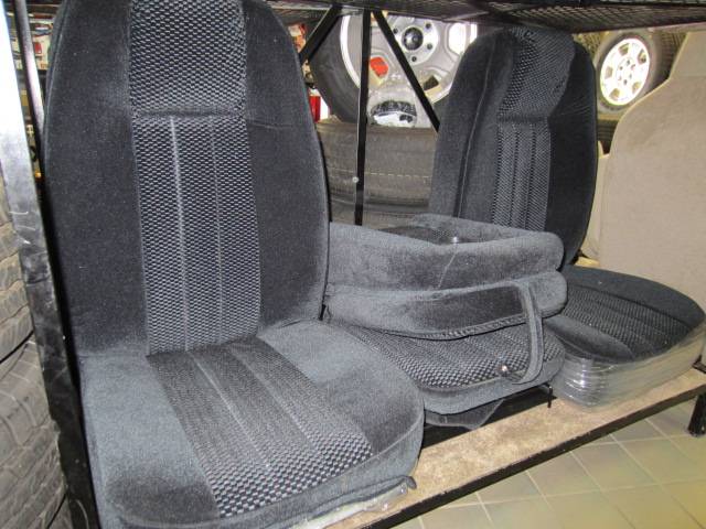 8898 Chevy/GMC Full Size CK Reg & Ext Cab Truck C200 Black Cloth