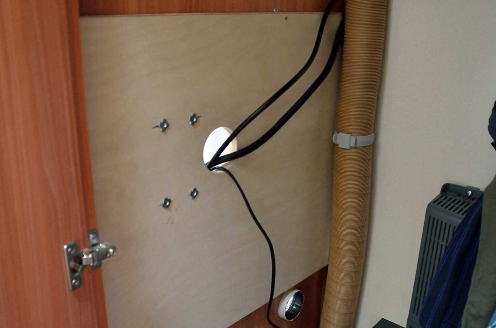 Dvb S/T Op Hdtv+Mediaspeler In De Caravan | Space Van Dick En Els Wools