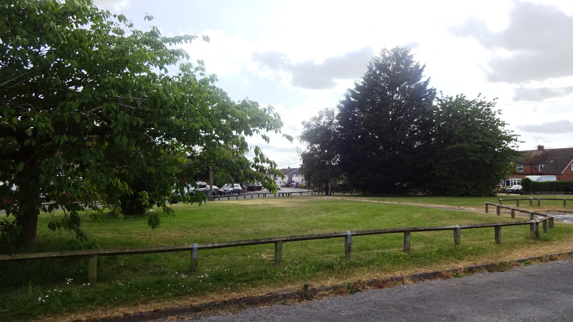 Didcot trees All Saints, Broadway