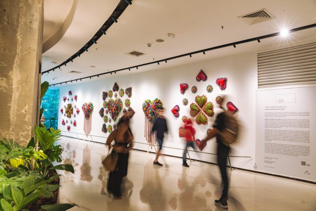 Shopping Leblon apresenta a nova instalação “Quando você passa, eu