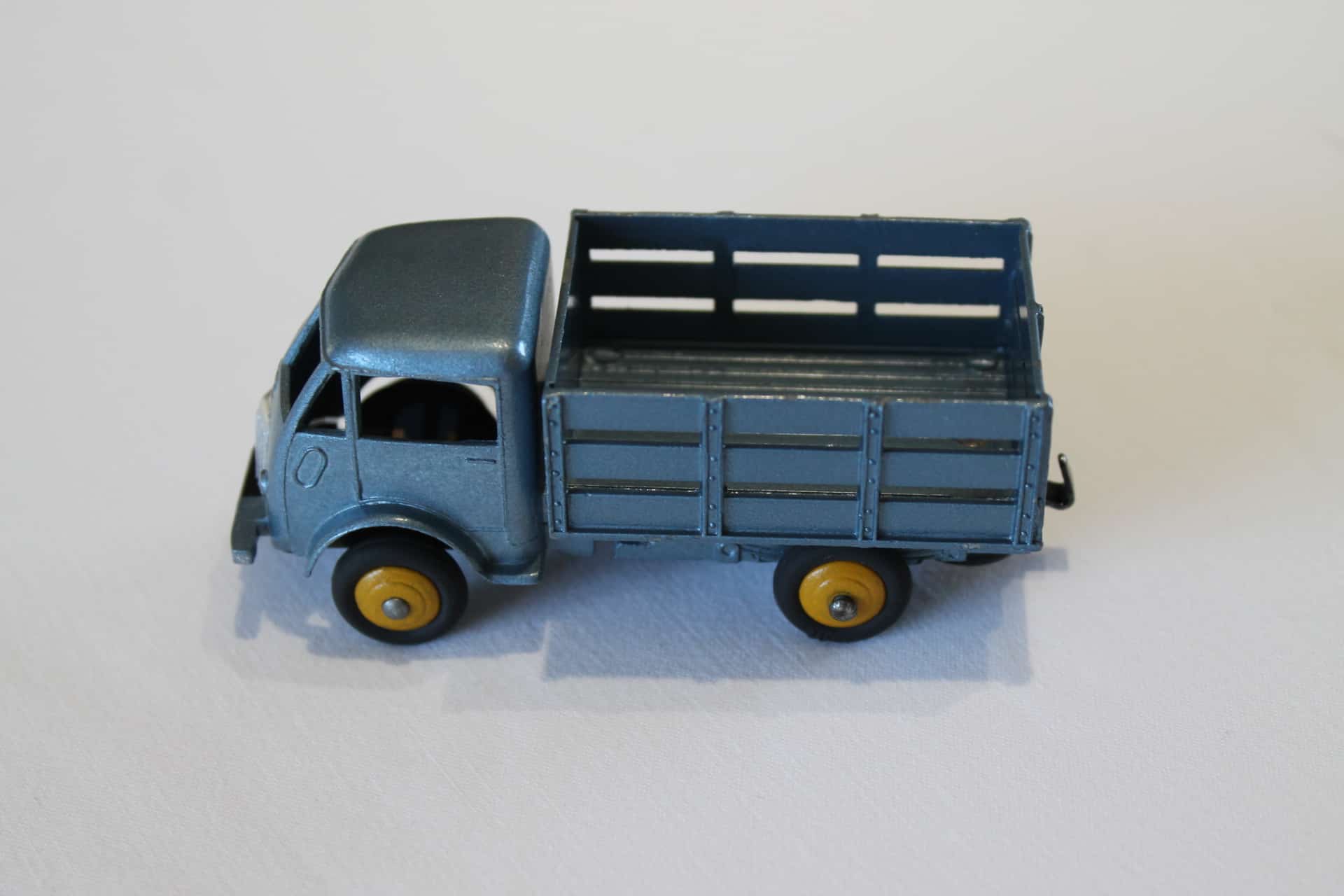 French Dinky Toys 025A Ford Cattle Wagon Diecast