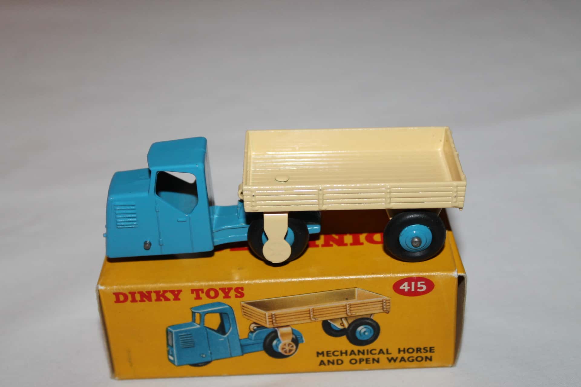 Dinky Toys 415 Mechanical Horse & Open Wagon Diecast