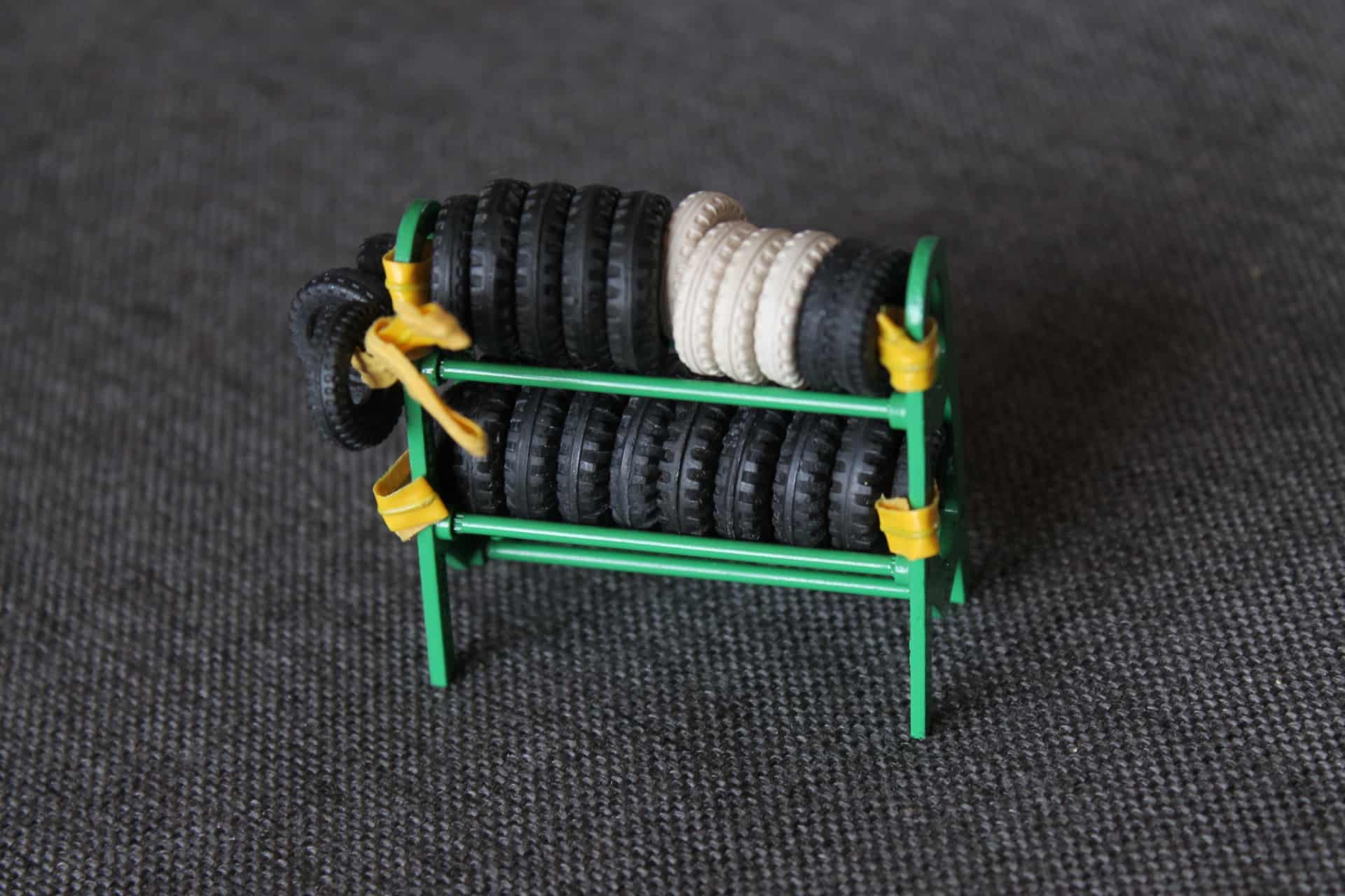 Dinky Toys 786 Tyre Rack Diecast
