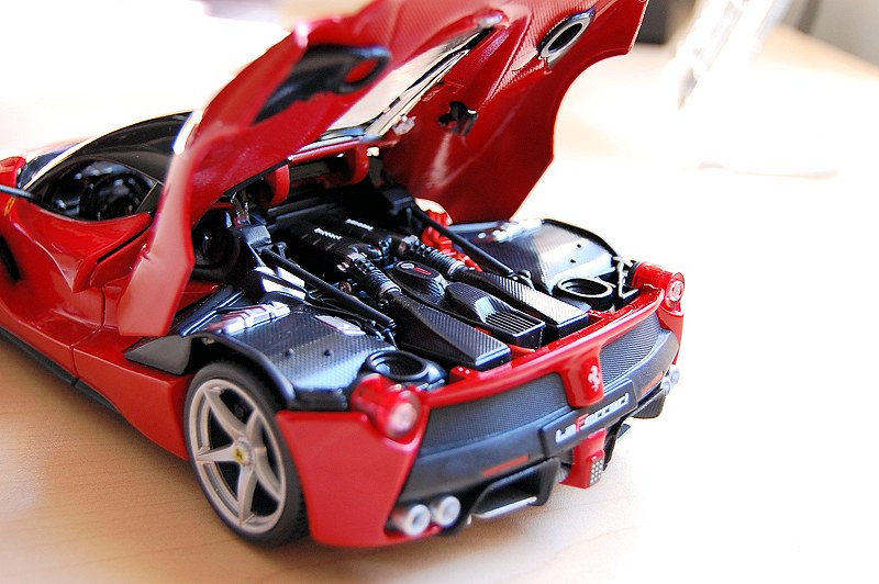 REVIEW Bburago Ferrari LaFerrari •